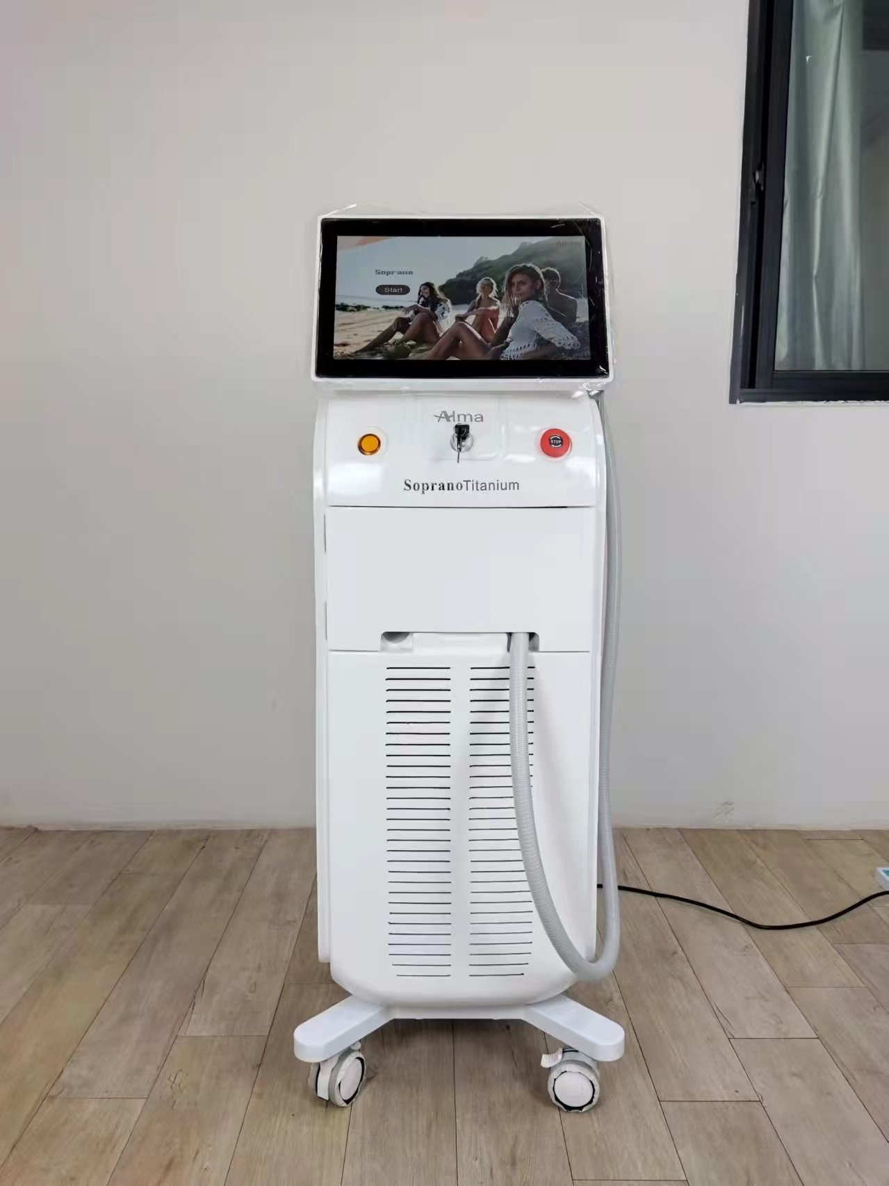 Soprano 808 diode laser platform gallery view 01