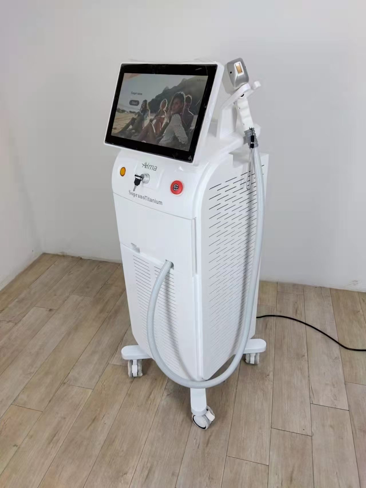 Soprano 808 diode laser platform gallery view 02