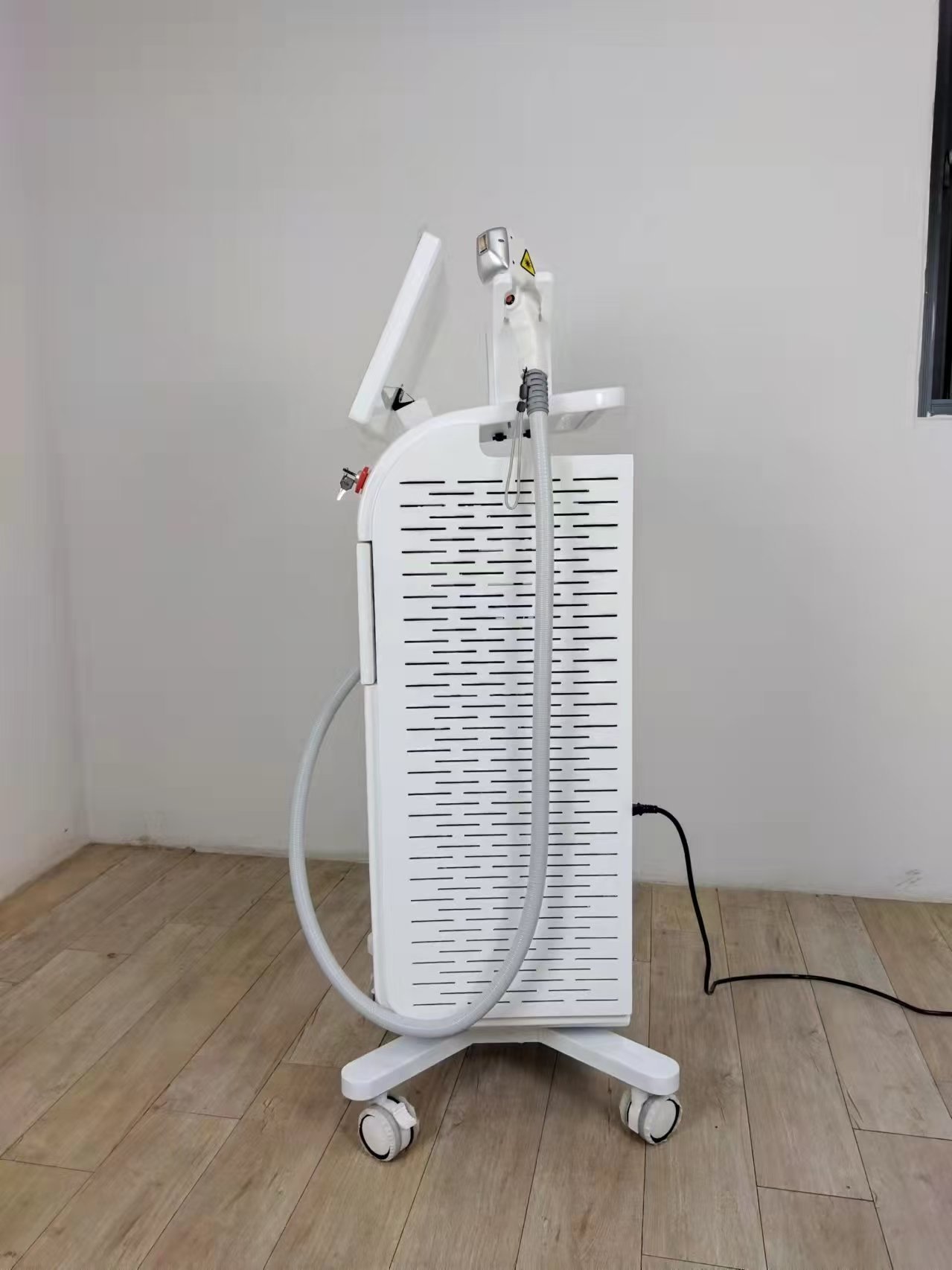 Soprano 808 diode laser platform gallery view 03
