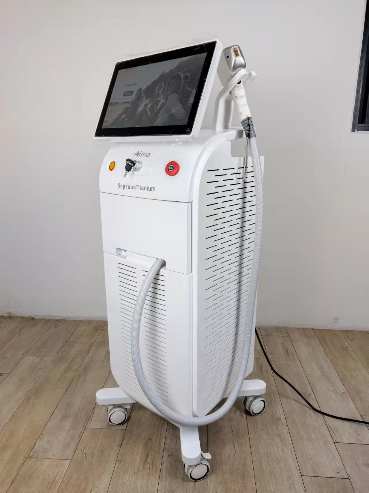 Soprano 808 diode laser platform gallery view 07